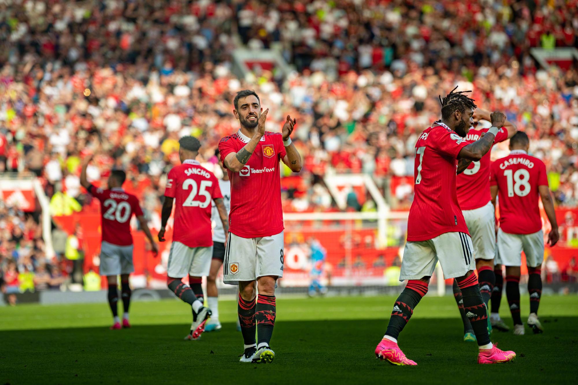 之间的巨大 之间的巨大